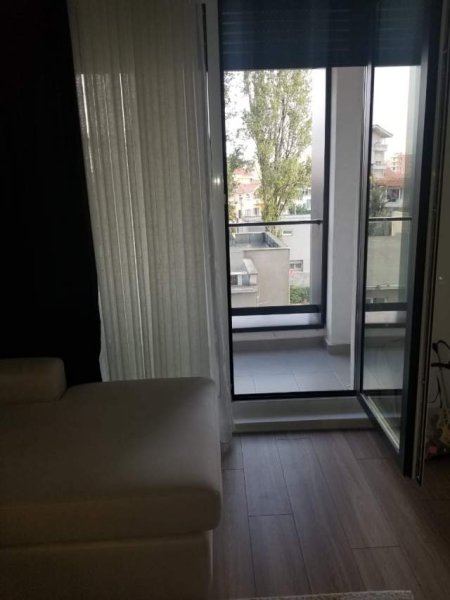 Tirane, jepet me qera apartament 1+1 Kati 3, 60 m² 450 Euro