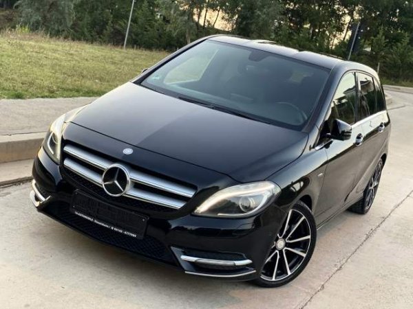 Tirane, shes makine Mercedes-Benz B Klas Avantgarde Viti 2012,