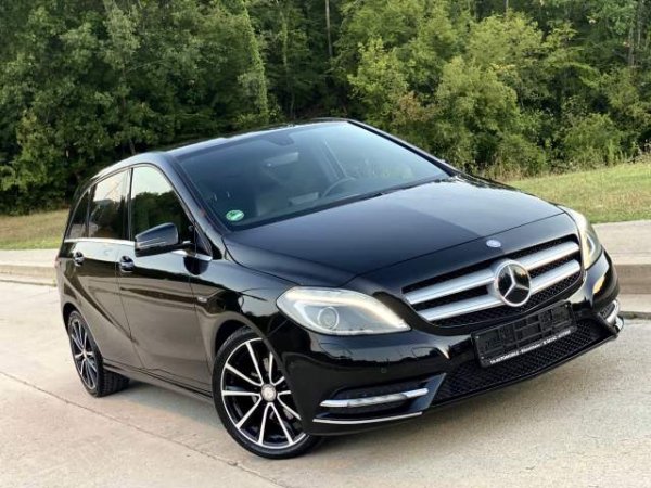Tirane, shes makine Mercedes-Benz B Klas Avantgarde Viti 2012,