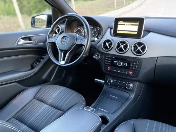 Tirane, shes makine Mercedes-Benz B Klas Avantgarde Viti 2012,