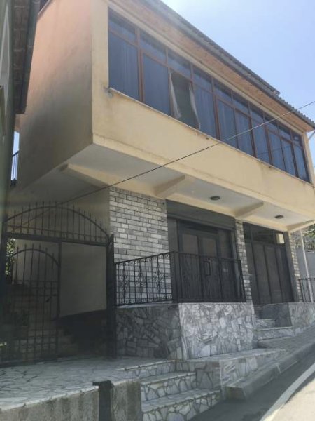 Pogradec, jap me qera shtepi 1+1+BLK Kati 2, 50 m² 10.000 Leke (Islam Dani,Lagjia 5)