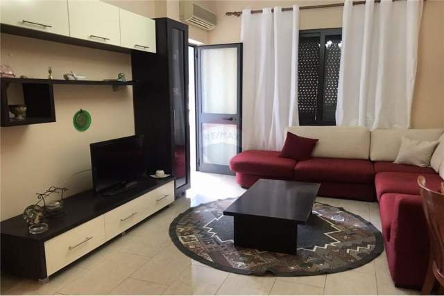 Tirane, jepet me qera apartament 2+1 Kati 3, 80 m² 550 Euro (vaso pasha)