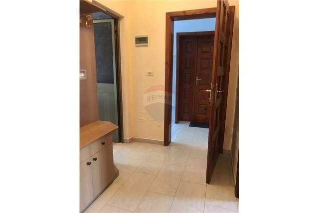 Tirane, jepet me qera apartament 2+1 Kati 3, 80 m² 550 Euro (vaso pasha)