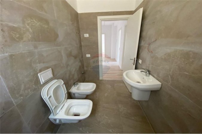 Tirane, apartament , Kati 1, 84 m² 450 € 