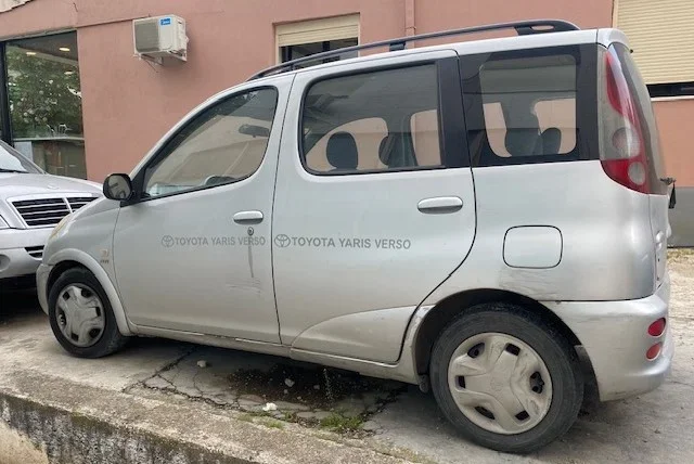 Tirane, shes makine Toyota Yaris Verso , Benzin, gri metalizato, manuale, Kondicioner, 215000 km, 1,200 €