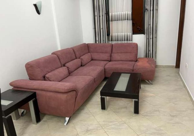 Tirane, jap me qera apartament 1+1+Ballkon, Kati 3, 70 m² 400 € (Rruga bill klinton)