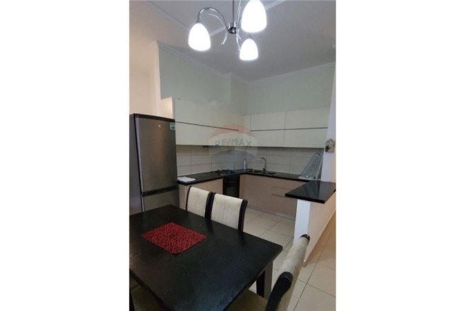 Tirane, jepet me qera apartament 3+1+Ballkon, Kati 3, 120 m² 380 €