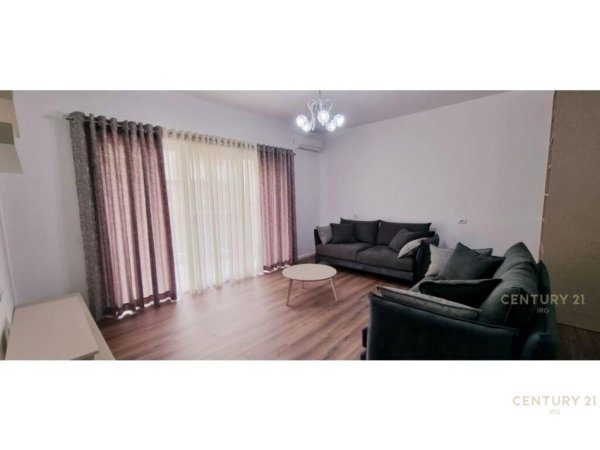 Tirane, jepet me qera apartament 2+1, Kati 4, 110 m² 700 € (Rruga Selite e Vjeter, Kopshti Botanik Zoologjik)