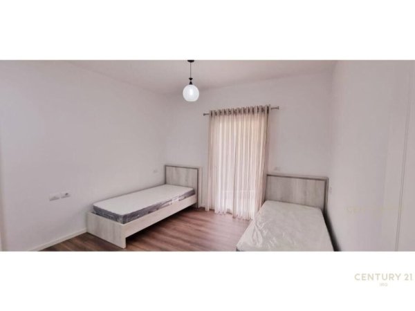 Tirane, jepet me qera apartament 2+1, Kati 4, 110 m² 700 € (Rruga Selite e Vjeter, Kopshti Botanik Zoologjik)