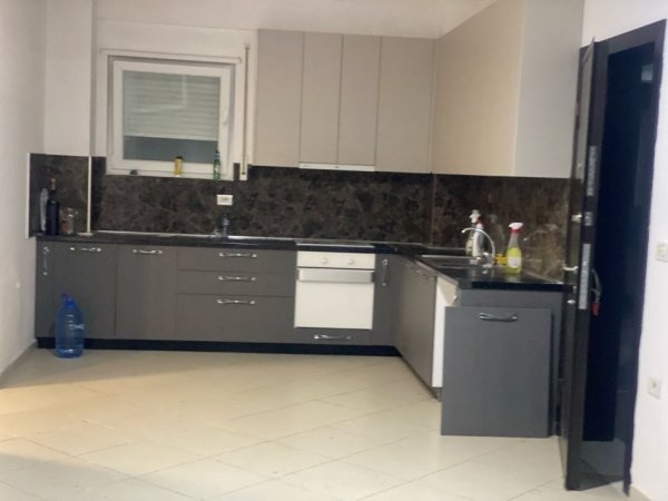 Kopshtit Botanik, Jepet me qera Apartament 2+1+Ballkon, Kati 1, 100 m² 350 €