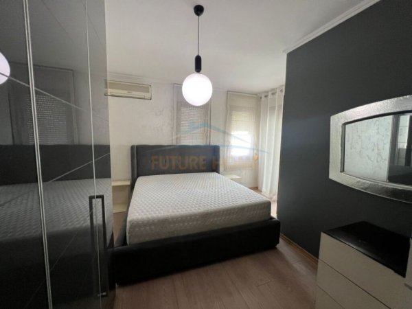 Tirane, jepet me qera apartament 2+1+Ballkon, Kati 7, 100 m² 850 € (Bllok)