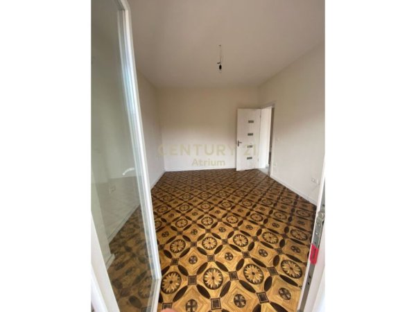 Tirane, jepet me qera ambjent biznesi , Kati 3, 106 m² 800 € (Rruga e Kavajës)