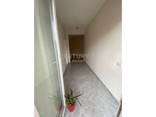 Tirane, jepet me qera ambjent biznesi , Kati 3, 106 m² 800 € (Rruga e Kavajës)