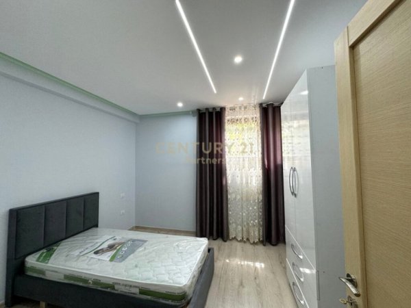 Tirane, jepet me qera apartament 2+1+Ballkon, Kati 1, 79 m² 600 € (Kopshti Botanik)