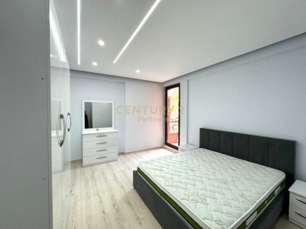 Tirane, jepet me qera apartament 2+1+Ballkon, Kati 1, 79 m² 600 € (Kopshti Botanik)