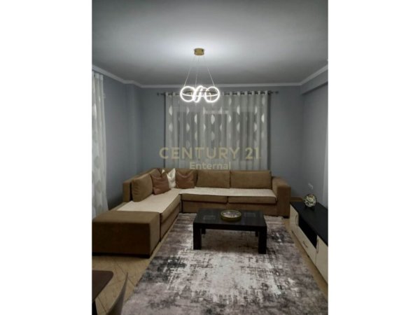 Tirane, jepet me qera apartament 1+1, Kati 4, 66 m² 550 € (Kopshti Botanik Zoologjik)