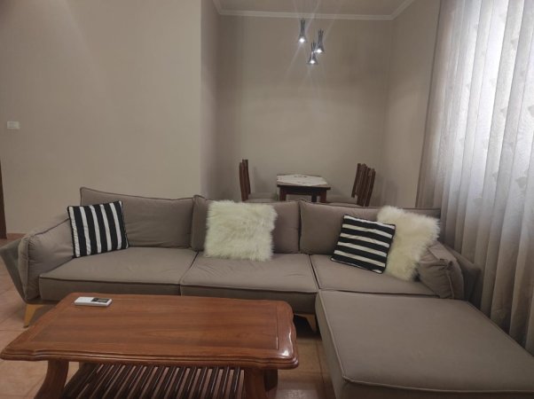 Tirane, jepet me qera apartament 2+1, Kati 3, 100 m² 500 € 