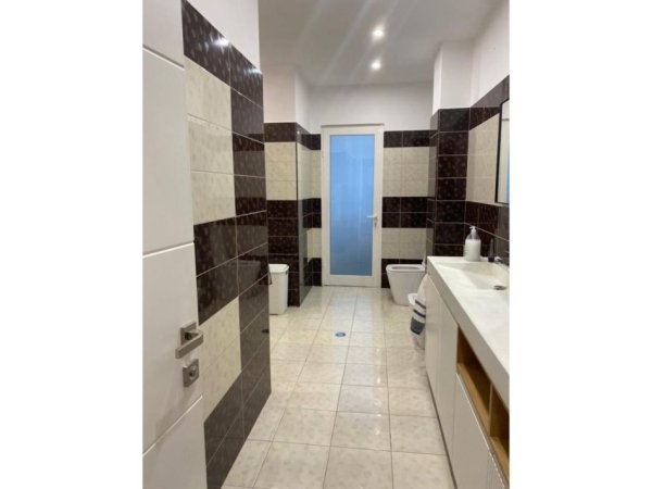 Vlore, jepet me qera apartament 2+1+Aneks+Ballkon, Kati 6, 114 m² 650 € (Bulevardi Ismail Qemali, Vlore)