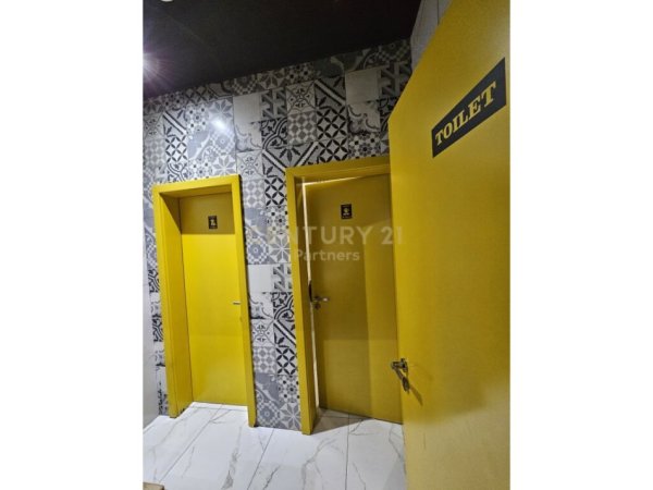 Tirane, shitet lokal , , 210 m² 750,000 € (Xhamllik)