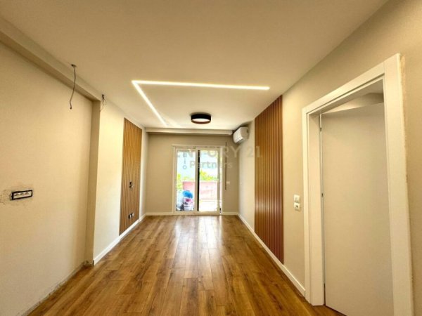 Tirane, shitet apartament 2+1+Ballkon, Kati 3, 95 m² 125,000 € (Astir)