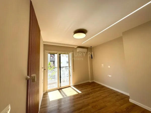 Tirane, shitet apartament 2+1+Ballkon, Kati 3, 95 m² 125,000 € (Astir)