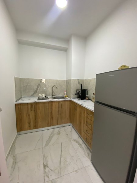 Tirane, jepet me qera apartament 2+1+Aneks+Ballkon, Kati 5, 131 m² 700 € (teodor keko)