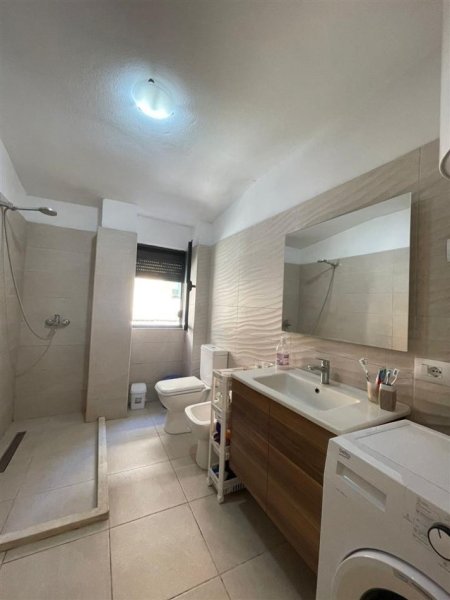 Tirane, jepet me qera apartament 2+1, Kati 3, 112 m² 800 € (PALLATET AGIMI)