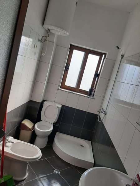 Tirane, jepet me qera Vile 1+1+Ballkon, Kati 5, 75 m² 300 € (Vilat Gjermane)