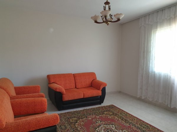 Tirane, jepet me qera Vile 3+1+Ballkon, Kati 1, 100 m² 370 € (Bajram Allara)