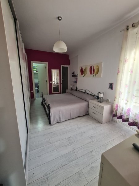 Tirane, shitet apartament 2+1+Ballkon, Kati 2, 84 m² 122,000 € (Yzberisht)