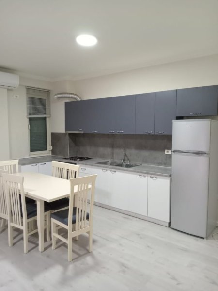 Liqeni i Thate, jepet me qera apartament 1+1+Ballkon, Kati 2, 75 m² 550 €