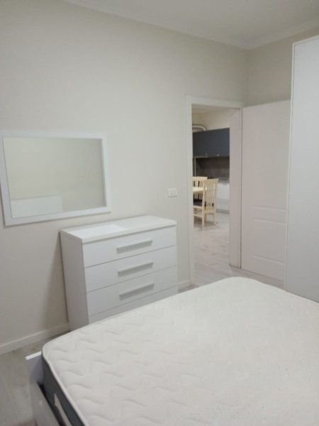 Tirane, jepet me qera apartament 1+1+Ballkon, Kati 2, 75 m² 550 € 