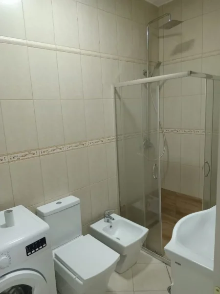 Liqeni i Thate, jepet me qera apartament 1+1+Ballkon, Kati 2, 75 m² 550 €