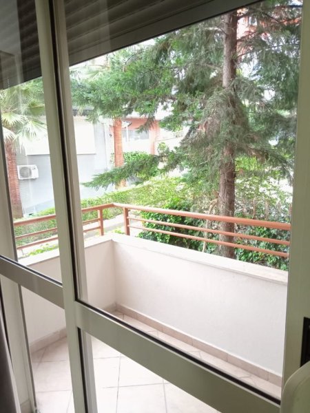 Liqeni i Thate, jepet me qera apartament 1+1+Ballkon, Kati 2, 75 m² 550 €