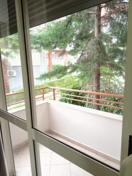 Liqeni i Thate, jepet me qera apartament 1+1+Ballkon, Kati 2, 75 m² 550 €