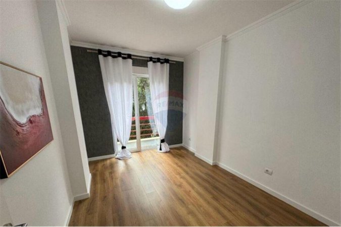 Tirane, shitet apartament 2+1+Ballkon, Kati 3, 110 m² 697,536,146 € (Super apartament 2+1 per shitje tek Liqeni!)