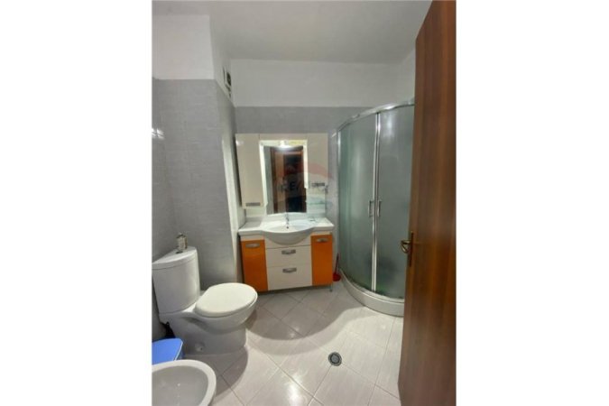 Tirane, jepet me qera apartament 3+1, , 140 m² 450 € (Apartament 3+1 per qira ne Astir !)