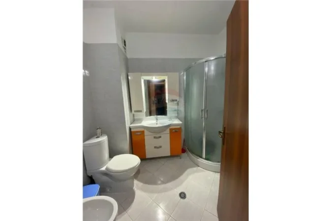 Tirane, jepet me qera apartament 3+1, , 140 m² 450 € (Apartament 3+1 per qira ne Astir !)