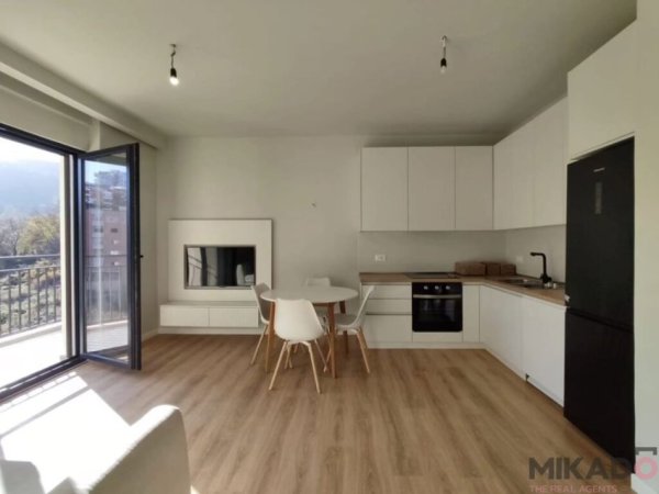 Tirane, jepet me qera 2+1, , 94 m² 700 € 