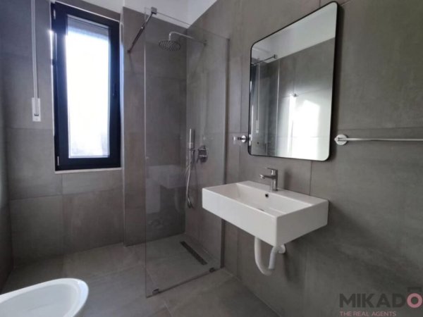 Tirane, jepet me qera 2+1, , 94 m² 700 € 