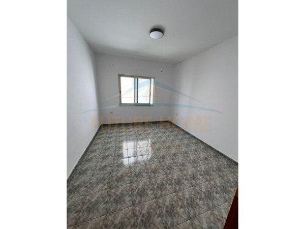 Tirane, jap me qera Vile 5+1, Kati 2, 145 m² 1,000 € (kongresi i lushnjes)