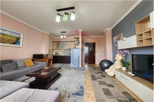 Tirane, shitet apartament 1+1, Kati 5, 67 m² 99,000 € (Brryll - Brryli - Materniteti i Ri, Shqipëri)