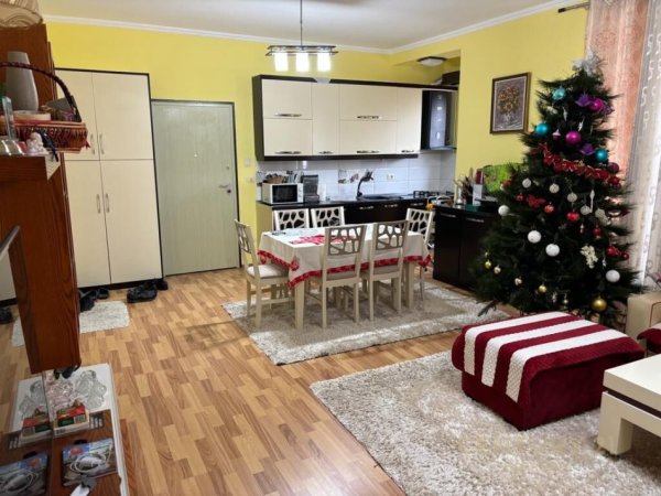 Tirane, shitet apartament 3+1, Kati 5, 123 m² (Liqeni i Thate)