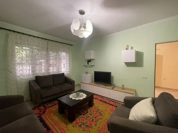 Tirane, jepet me qera apartament 1+1, Kati 1, 120 m² 600 € (BRRYLI)