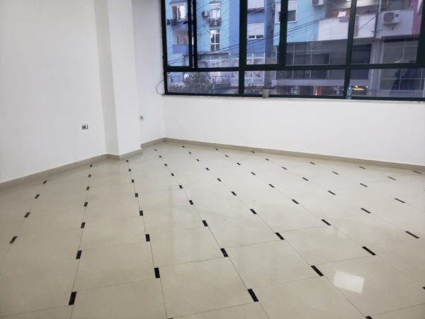 Tirane, jepet me qera ambjent biznesi , Kati 2, 90 m² 550 € (Bulevardi Gjergj Fishta Prane Gjykates faktit)