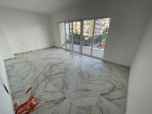 Tirane, shitet apartament 2+1+Ballkon, Kati 1, 102 m² 128,462 € (Yzberisht)