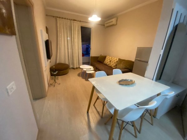 Tirane, jepet me qera apartament 2+1+Ballkon, Kati 2, 75 m² 400 € (rruga e Dibres)