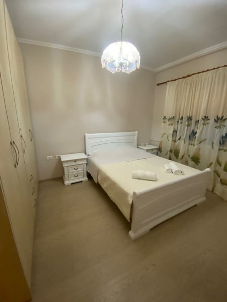 Tirane, jepet me qera apartament 2+1+Ballkon, Kati 2, 75 m² 400 € (rruga e Dibres)