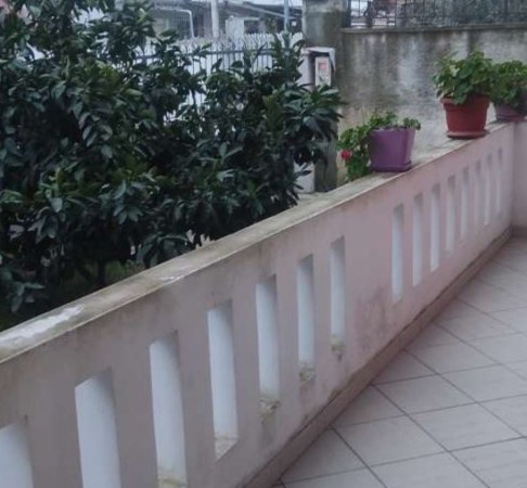 Tirane, jepet me qera apartament 2+1, , 80 m² 280 € (Kombinat)