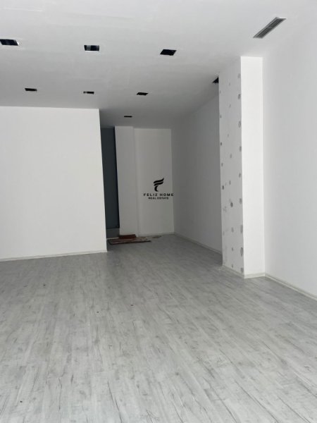 Tirane, jepet me qera dyqan , , 55 m² 800 € (DELIJORGJI)